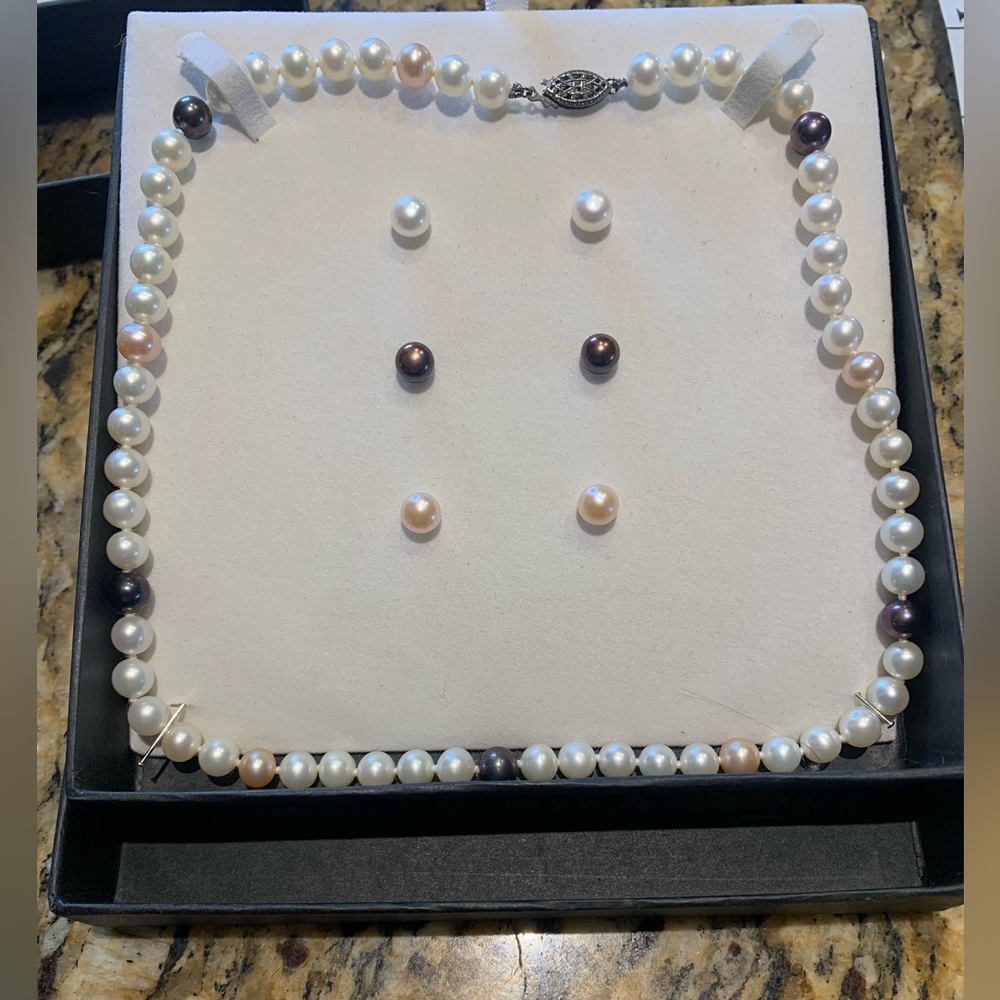 freshwater Pearl necklace and earrings